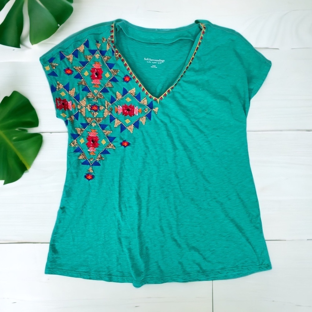 SOFT SURROUNDINGS Passion Flower Sequin Tee Parakeet large